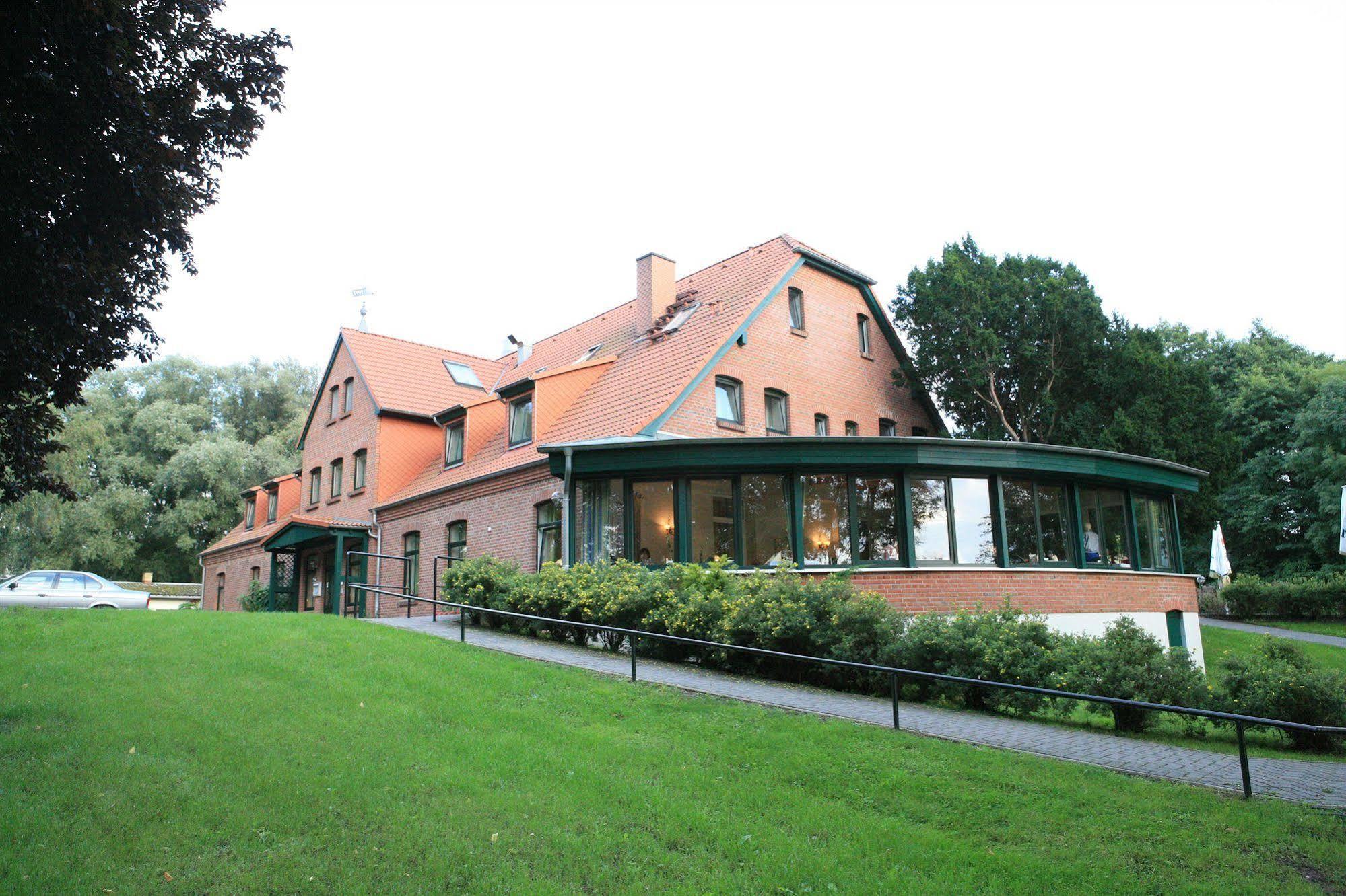 Seehotel Heidehof Klein Nemerow Exterior photo